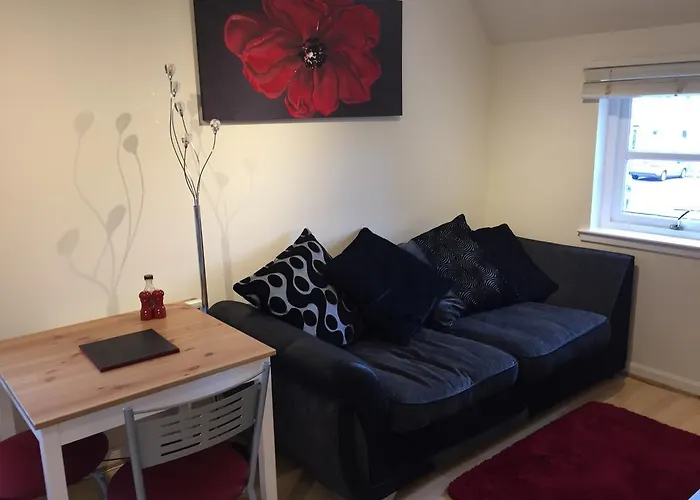 6 Varis Apartments