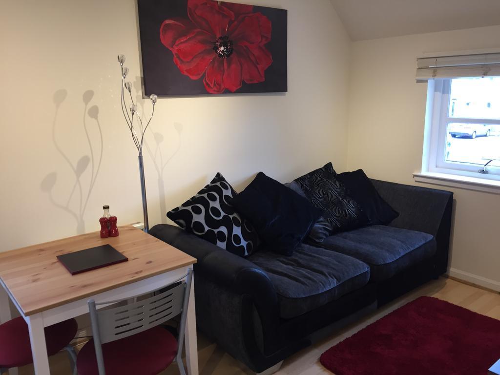 6 Varis Apartment *